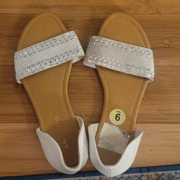 White sandals - Picture 1 of 2